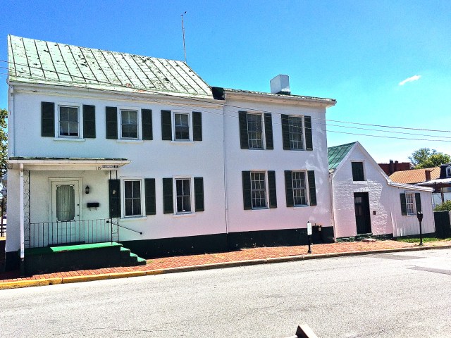 House in Charles Town built around 1789 by Thomas Griggs who bought the land from Charles Washington. The small-attached building to the right was Charles Washington’s in-town Law Office. The Town Elders met there to plan the city’s future.